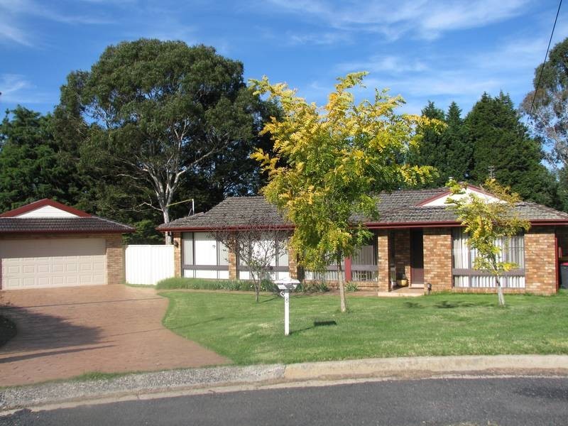 8 Highlands Close, Moss Vale NSW 2577