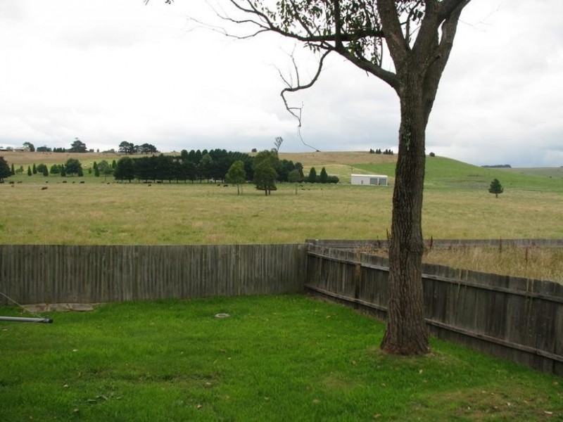 11 Patuna Avenue, Moss Vale NSW 2577