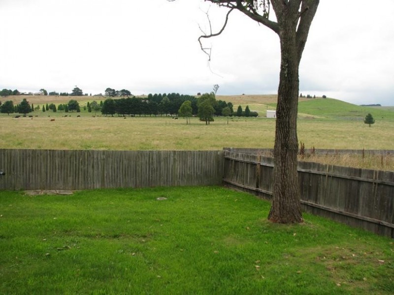 11 Patuna Avenue, Moss Vale NSW 2577