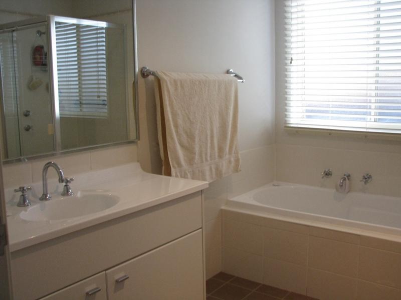 7 Baker Street, Moss Vale NSW 2577