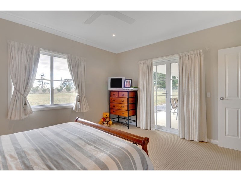 25 Woodside Drive, Moss Vale NSW 2577