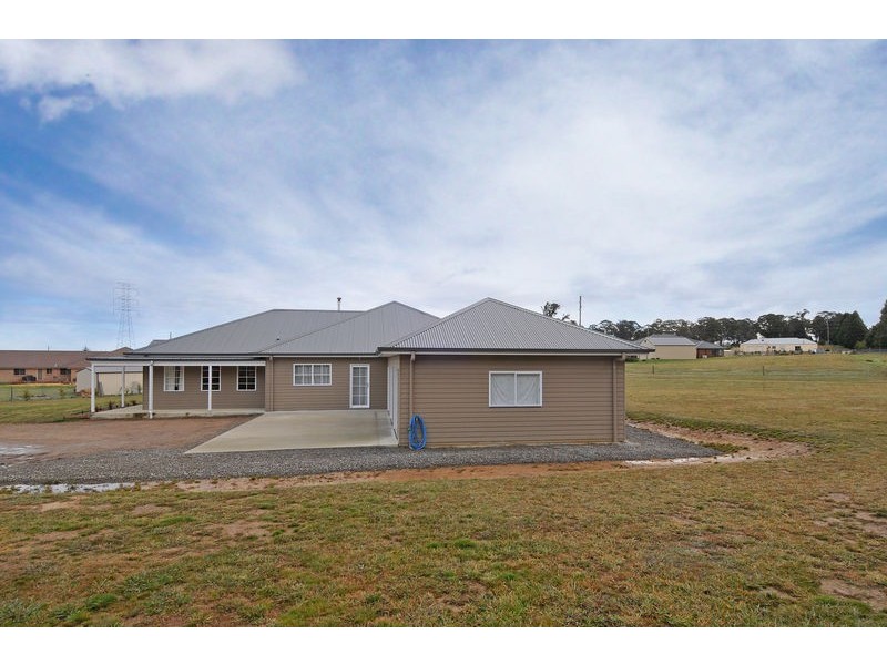 25 Woodside Drive, Moss Vale NSW 2577