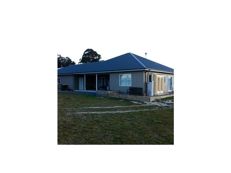 25 Woodside Drive, Moss Vale NSW 2577