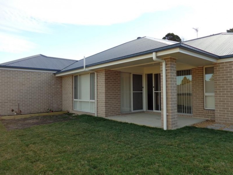 16 Roche Close, Moss Vale NSW 2577