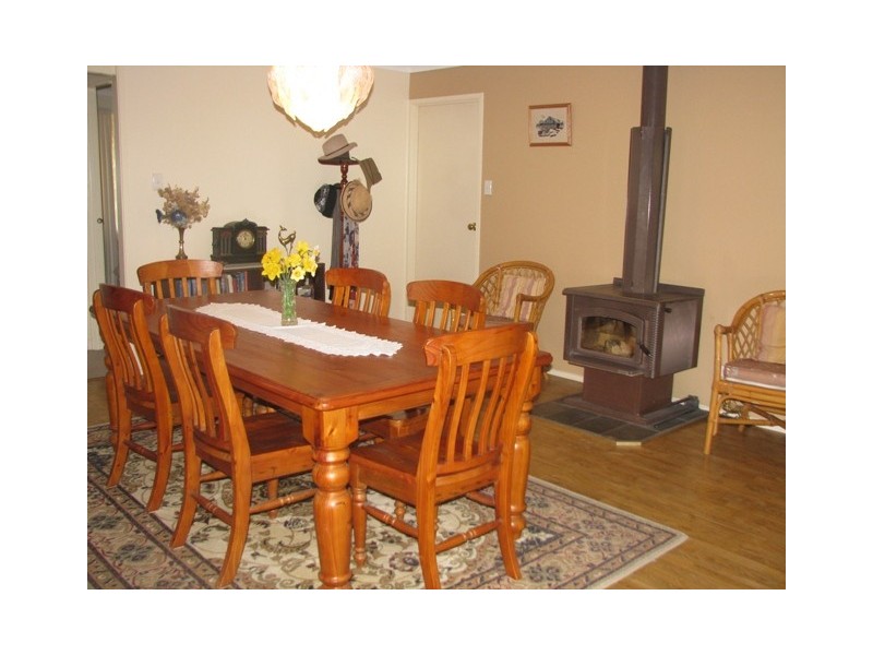 20 Railway Parade, Medway NSW 2577
