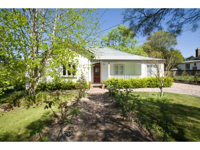 8 Berrima Road, Moss Vale NSW 2577