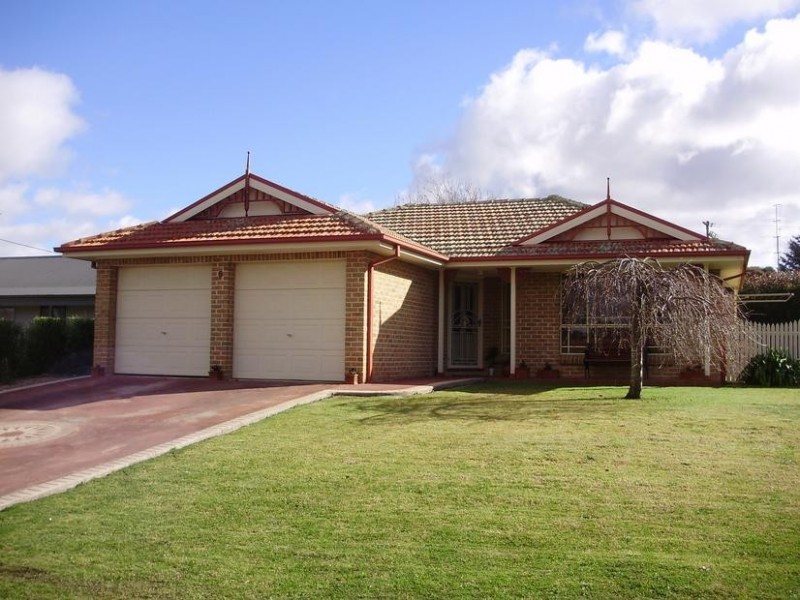 5 Roe St, Moss Vale NSW 2577