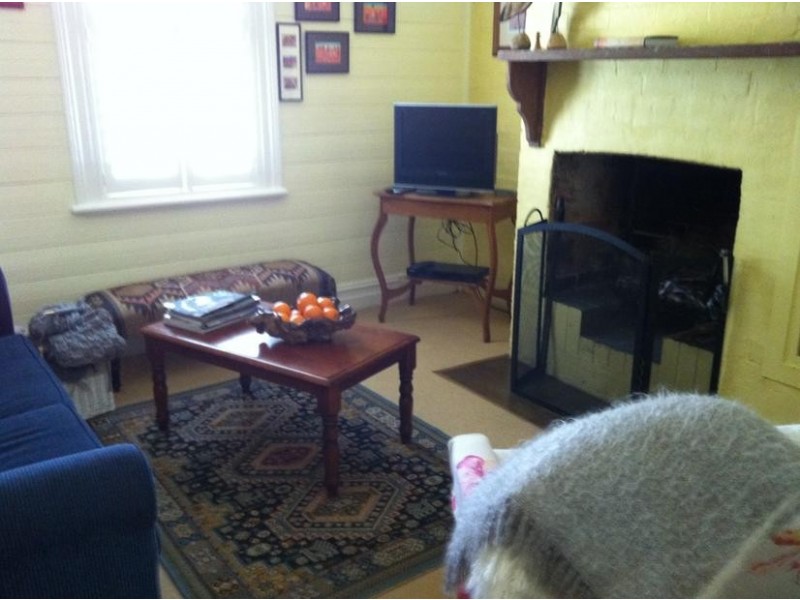 11 Elizabeth St, Moss Vale NSW 2577