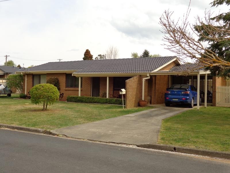 2a Merrett Drive, Moss Vale NSW 2577