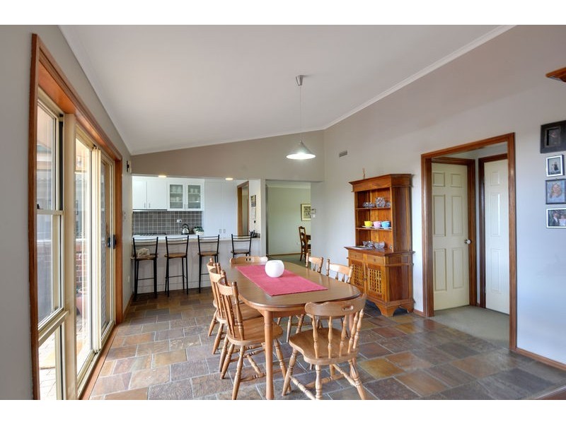 11 Thwaites Dr, Moss Vale NSW 2577