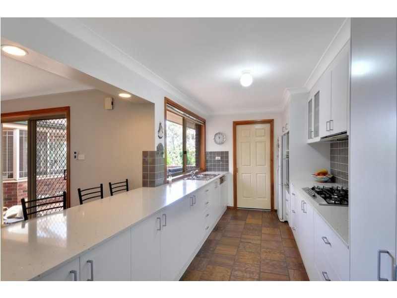 11 Thwaites Dr, Moss Vale NSW 2577