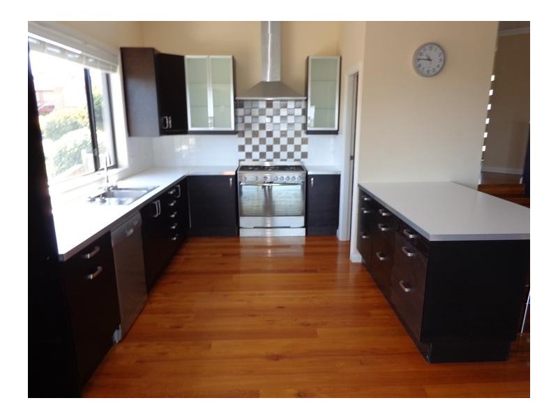 17 Dengate Crescent, Moss Vale NSW 2577