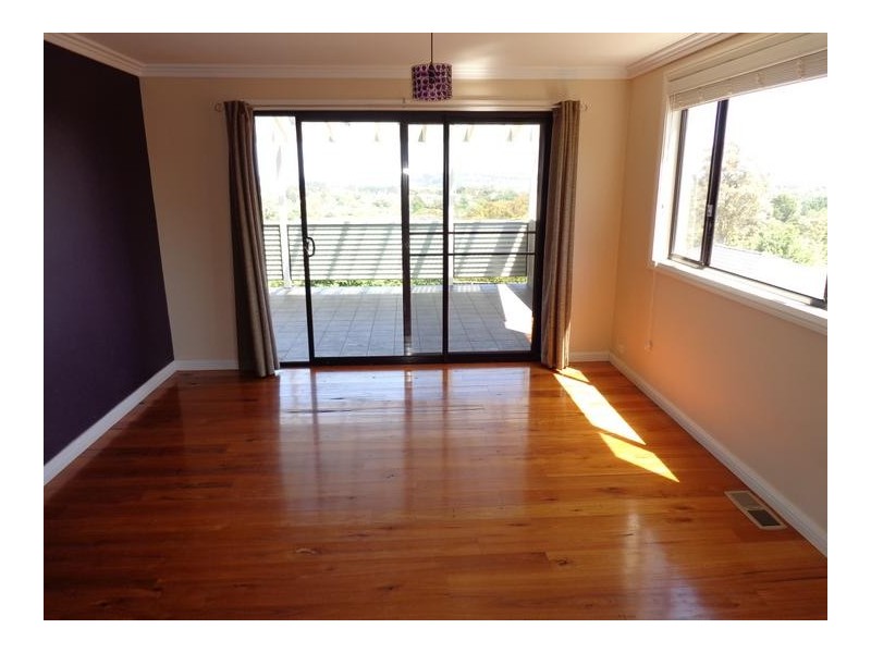 17 Dengate Crescent, Moss Vale NSW 2577