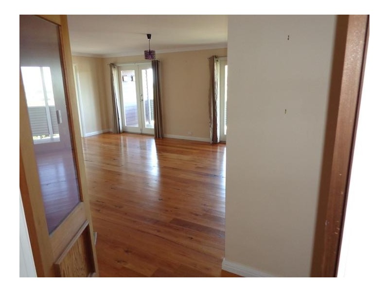 17 Dengate Crescent, Moss Vale NSW 2577