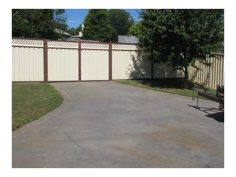 2 Dangar Crescent, Moss Vale NSW 2577