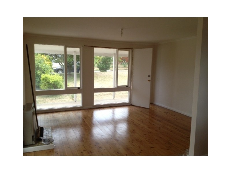 11 Patuna Avenue, Moss Vale NSW 2577