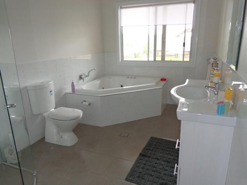 15 Gibbons Road, Moss Vale NSW 2577