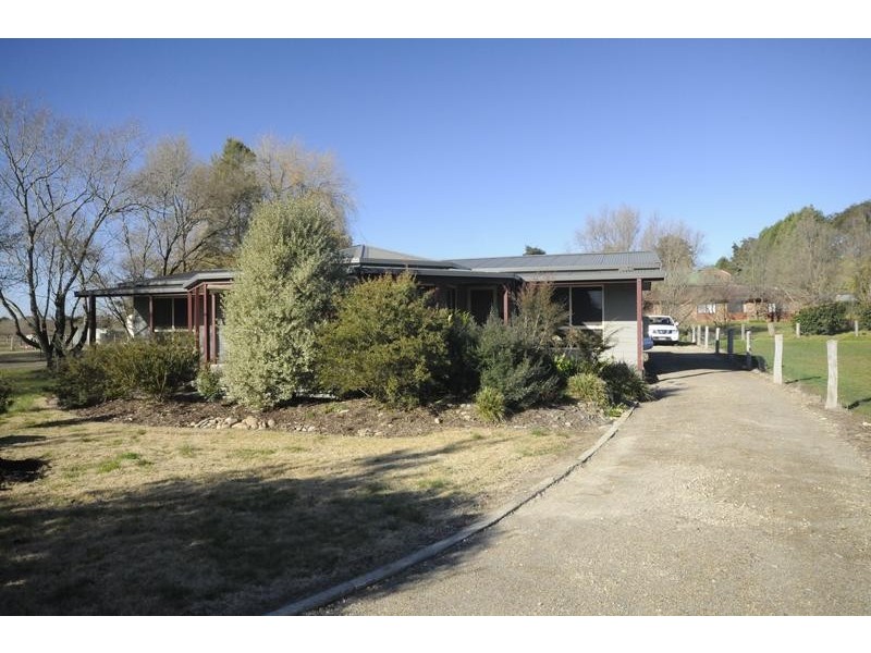49 Beaconsfield Rd, Moss Vale NSW 2577