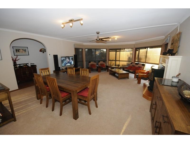 49 Beaconsfield Rd, Moss Vale NSW 2577