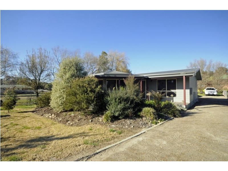 49 Beaconsfield Rd, Moss Vale NSW 2577