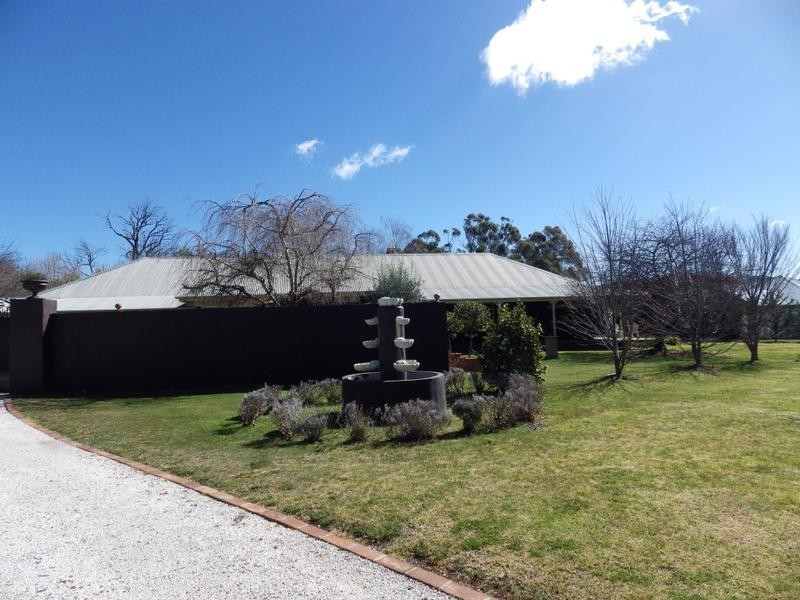 6 Larkin Close, Bundanoon NSW 2578