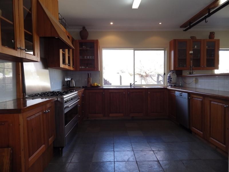 6 Larkin Close, Bundanoon NSW 2578