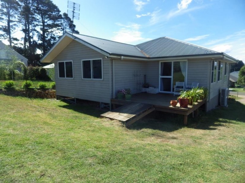 61 May St, Robertson NSW 2577