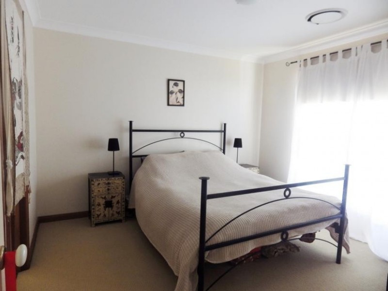 61 May St, Robertson NSW 2577