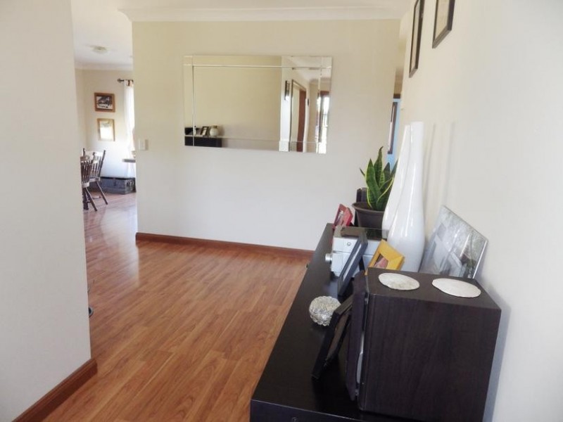 61 May St, Robertson NSW 2577