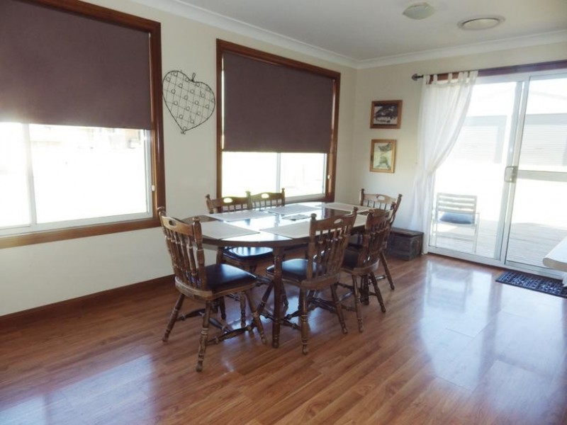 61 May St, Robertson NSW 2577