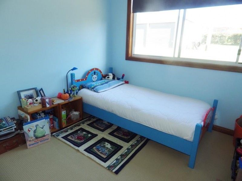 61 May St, Robertson NSW 2577