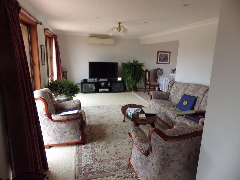 2 Dengate Cres, Moss Vale NSW 2577
