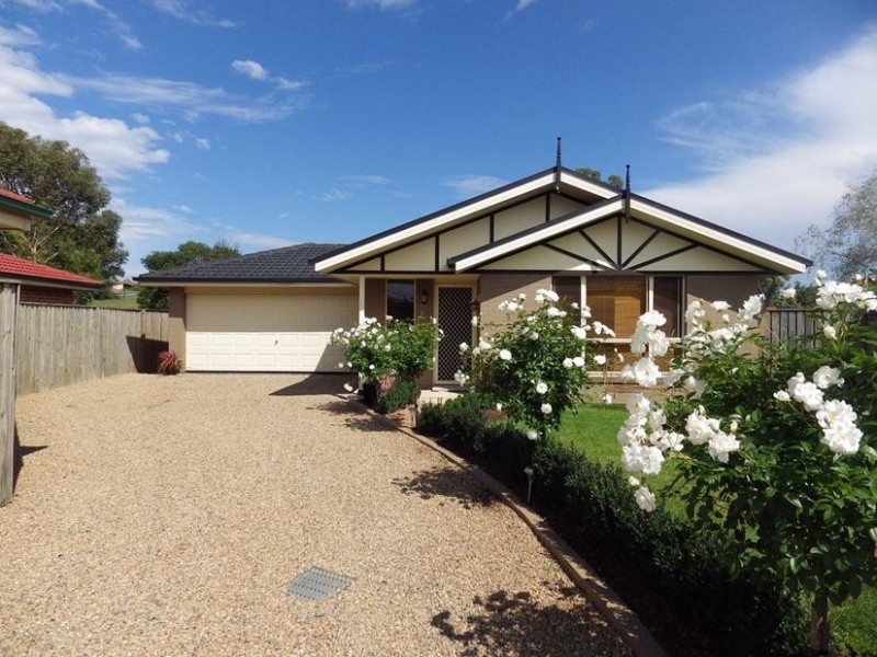 2/11 Walton Place, Moss Vale NSW 2577