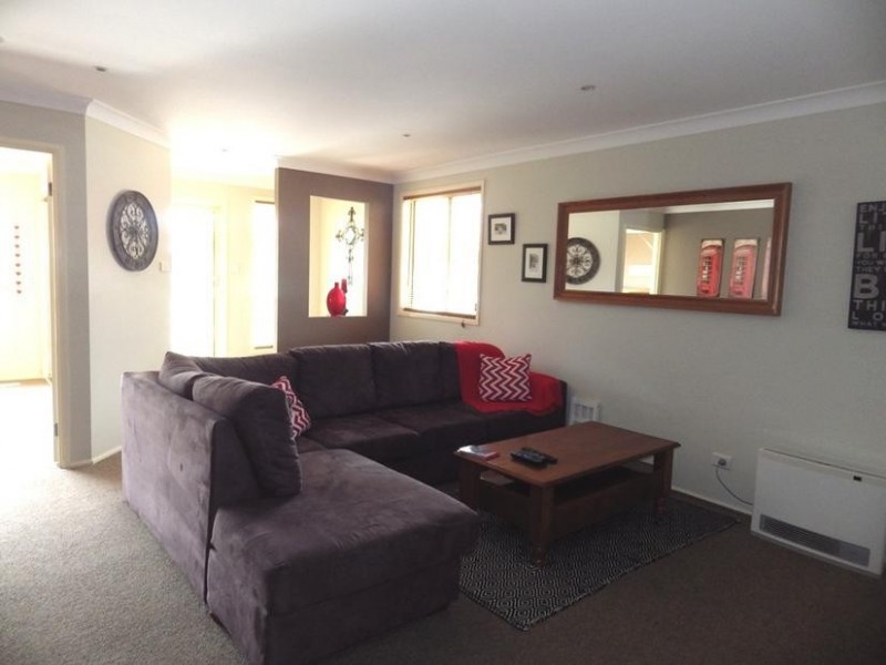2/11 Walton Place, Moss Vale NSW 2577
