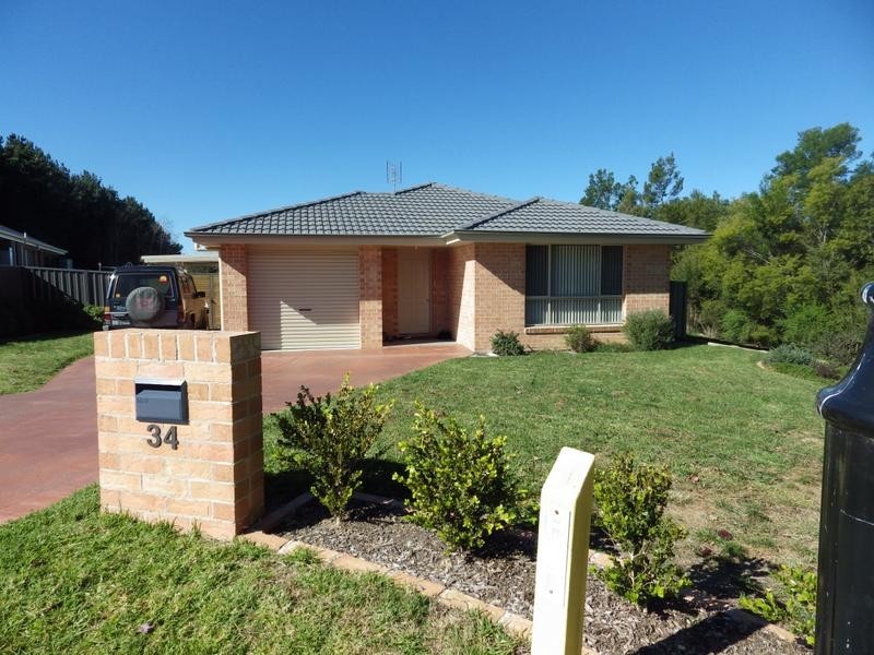 34 Napper Cl, Moss Vale NSW 2577