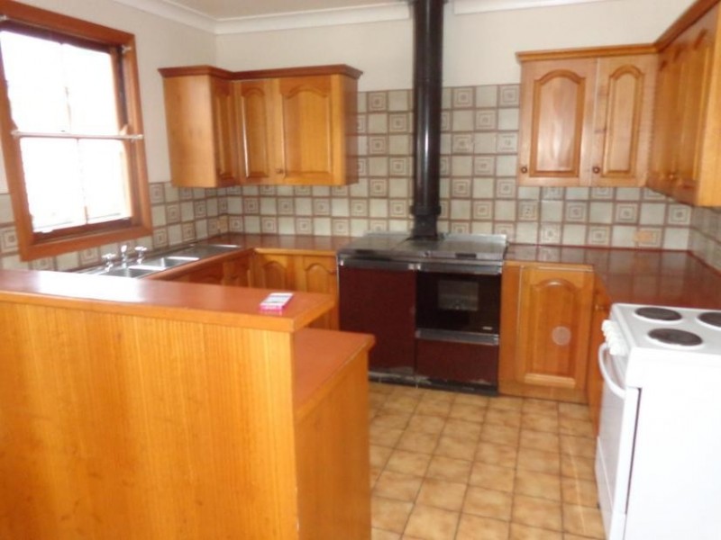 11 Garrett Street, Moss Vale NSW 2577