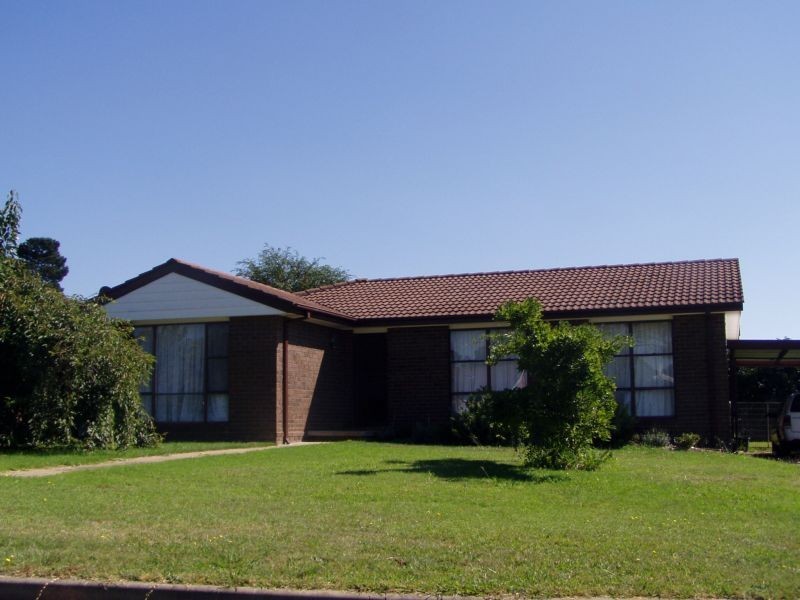 32 Cherrytree Close, Moss Vale NSW 2577