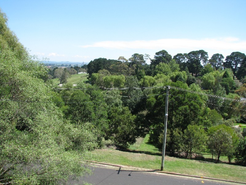 6 Dengate Crescent, Moss Vale NSW 2577
