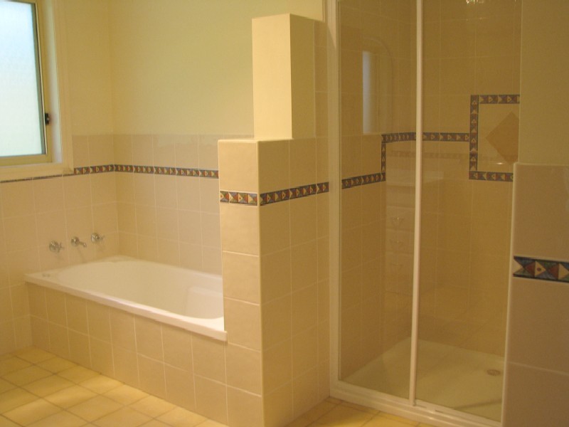 6 Dengate Crescent, Moss Vale NSW 2577