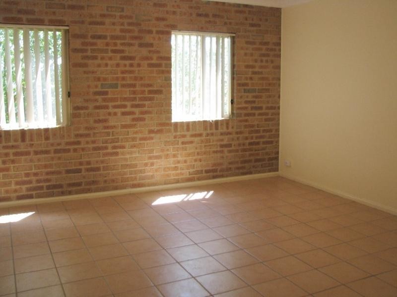 6 Dengate Crescent, Moss Vale NSW 2577