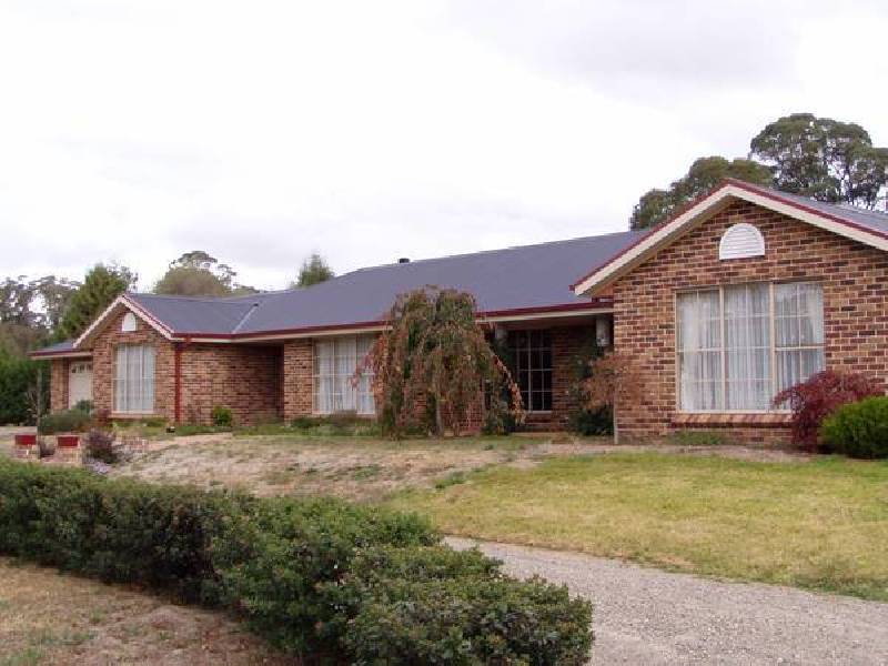 2 Hampton Court, Moss Vale NSW 2577