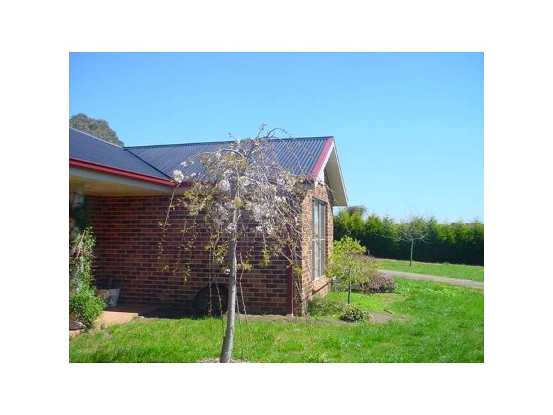 2 Hampton Court, Moss Vale NSW 2577
