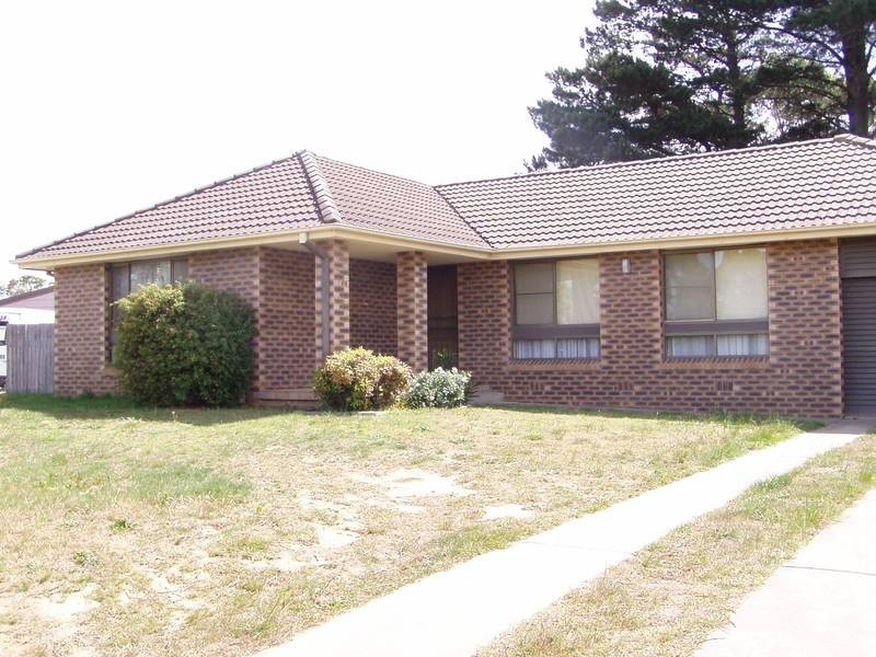 10 Cherrytree Close, Moss Vale NSW 2577
