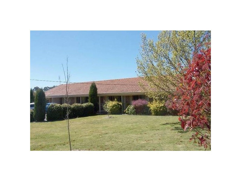 17 Watkins Drive, Moss Vale NSW 2577
