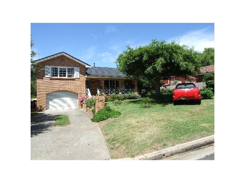 2 Campbell Crescent, Moss Vale NSW 2577