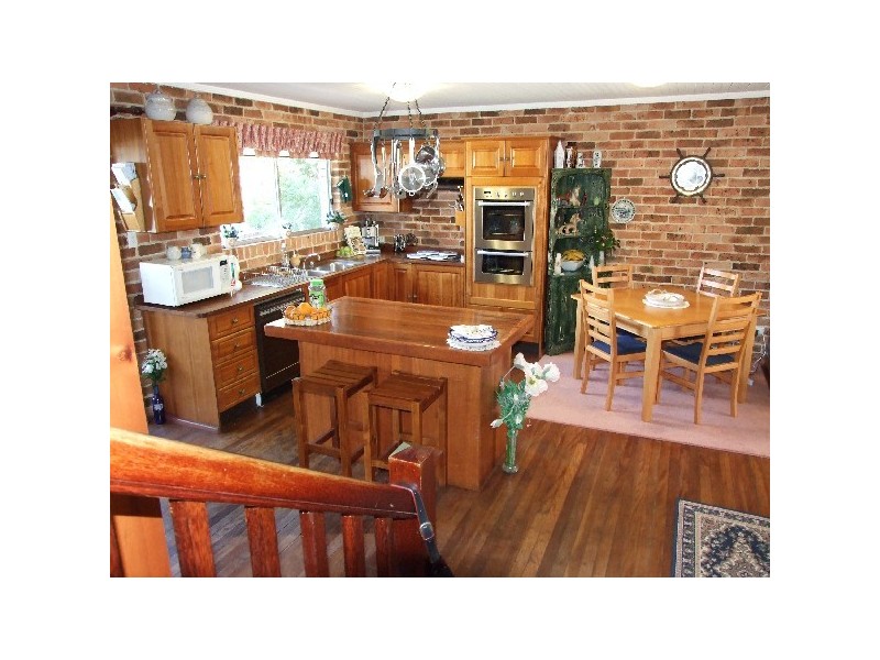 2 Campbell Crescent, Moss Vale NSW 2577