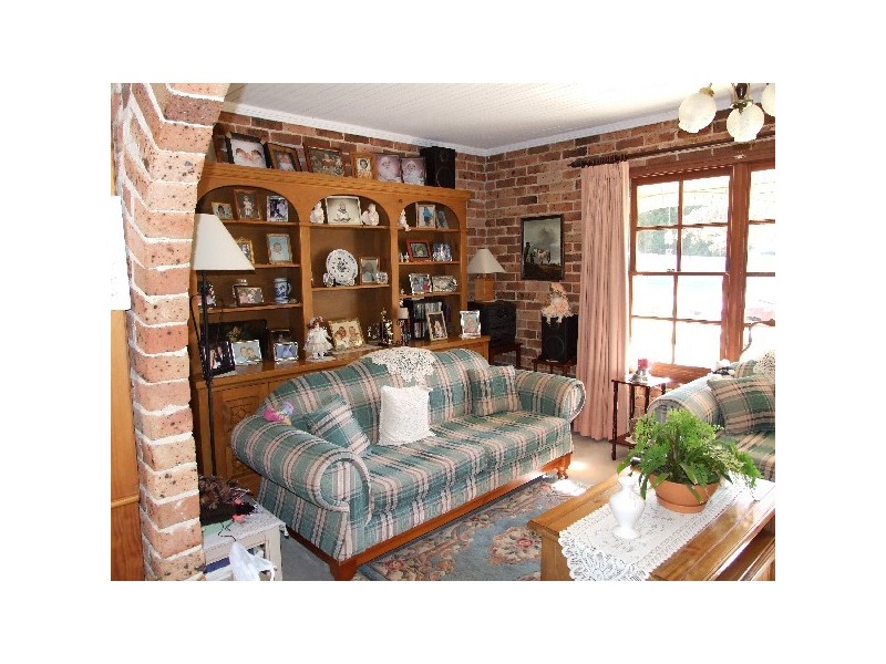 2 Campbell Crescent, Moss Vale NSW 2577