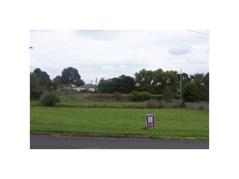 77 Throsby Street, Moss Vale NSW 2577