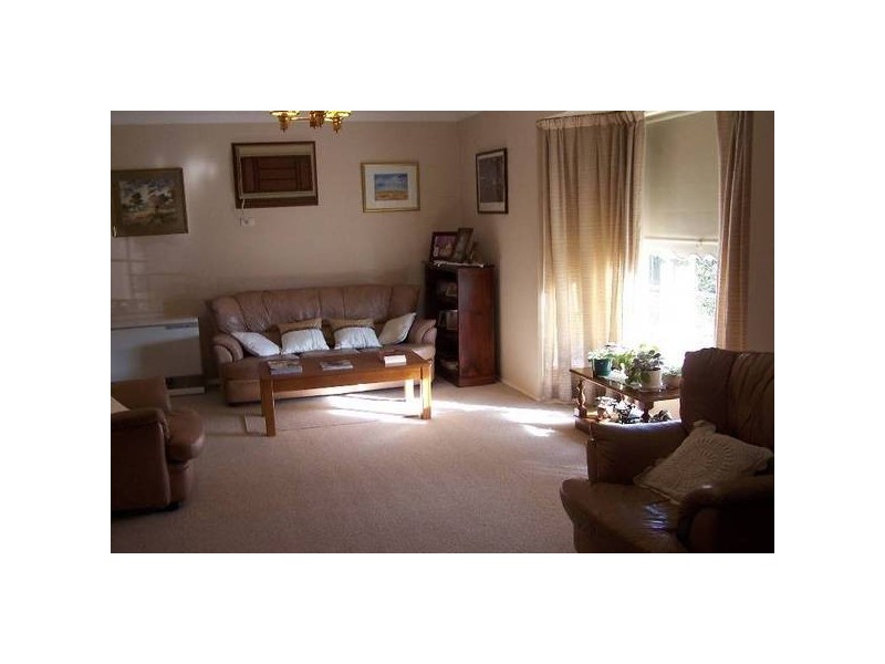 4 Paul Crescent, Moss Vale NSW 2577