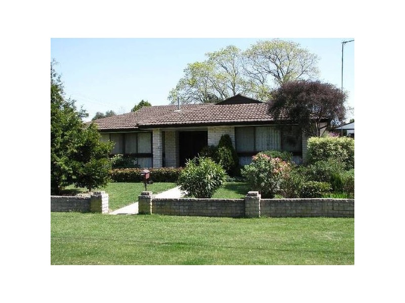 2 Beaconsfield Road, Moss Vale NSW 2577